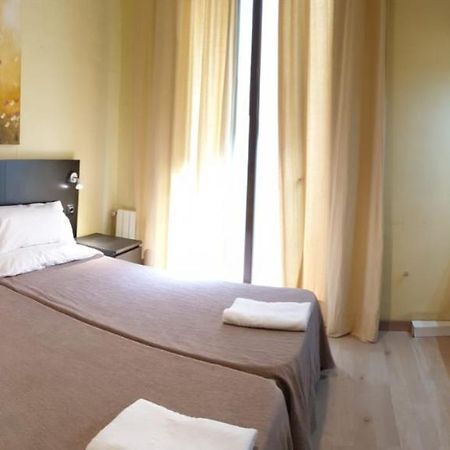 Hostal Baires Барселона Экстерьер фото