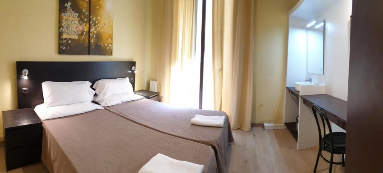 Hostal Baires Барселона Экстерьер фото