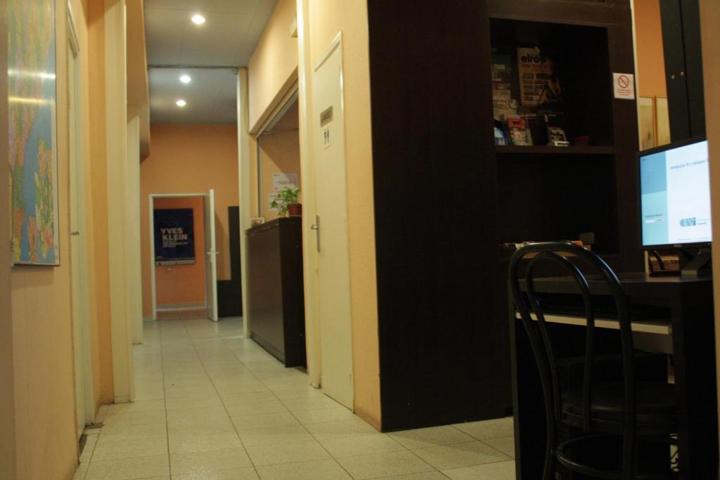 Hostal Baires Барселона Экстерьер фото