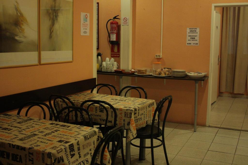 Hostal Baires Барселона Экстерьер фото