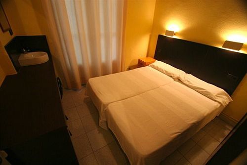 Hostal Baires Барселона Экстерьер фото