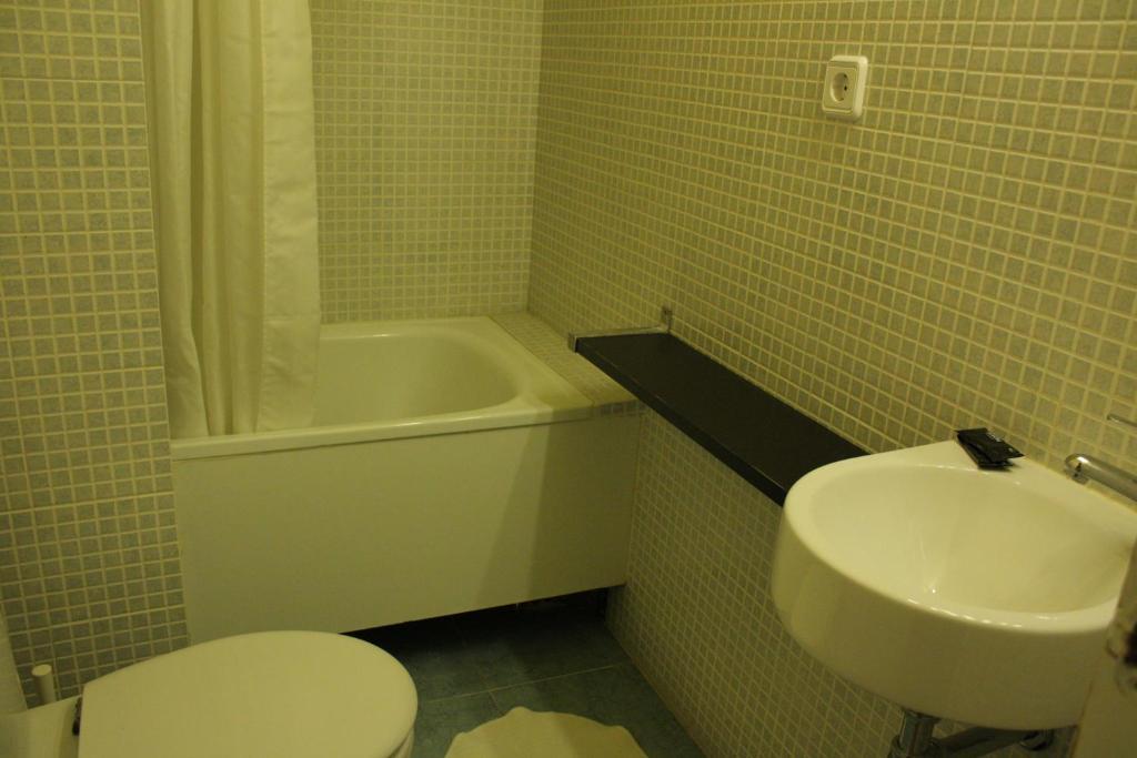 Hostal Baires Барселона Номер фото