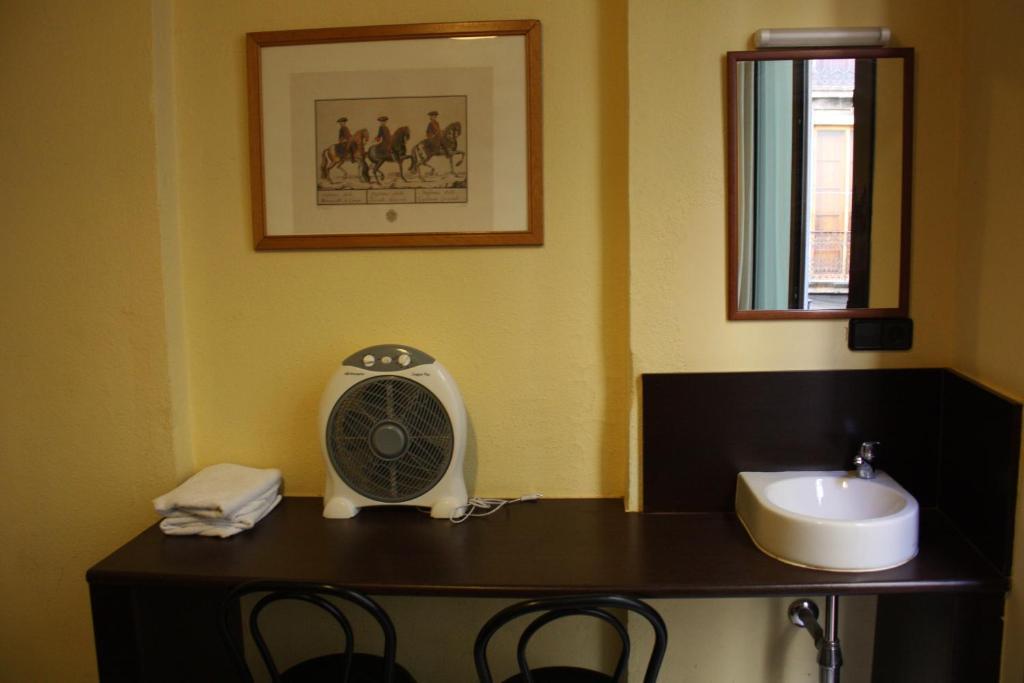 Hostal Baires Барселона Номер фото
