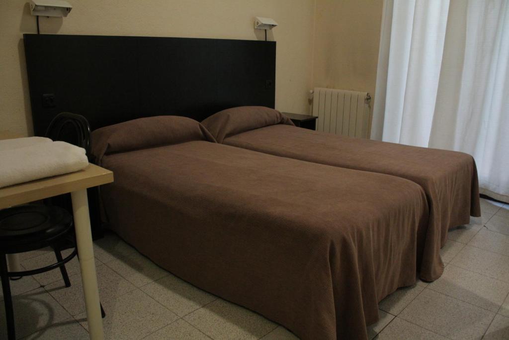 Hostal Baires Барселона Номер фото