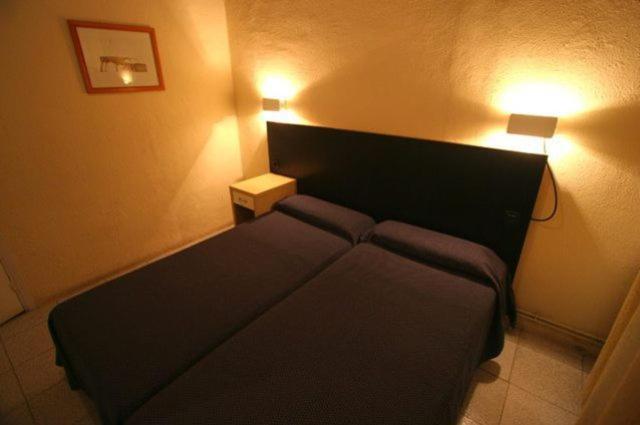 Hostal Baires Барселона Номер фото